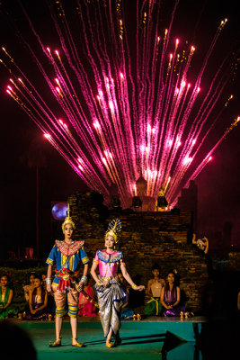 Loi Krathong Grand Entrance