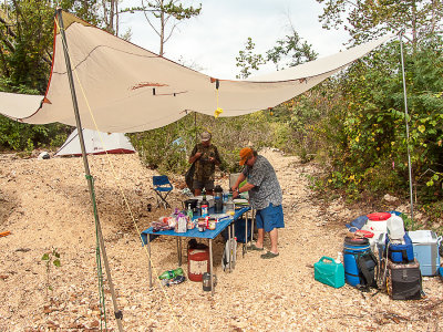BOF2017 Bill making the dogfood for dinner at Bee Bluff 900pxl_P-1000765.jpg