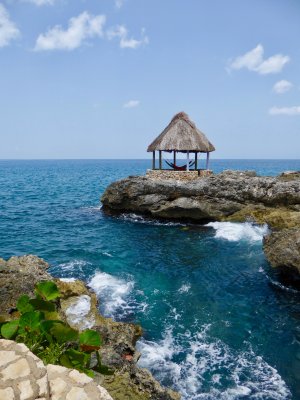 Hammock hut