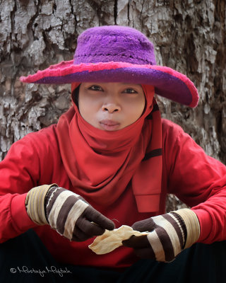 Worker Woman Eating | Siem Reap