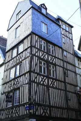 Interesting and Artistic Construction in the Old Town of Rouen (_MG_0267.JPG)