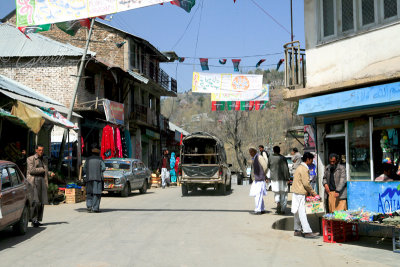 Bazaar near Khaigala