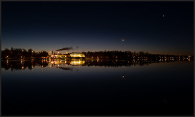 Dawn with stars and moon at Vxjsjn (Lake Vxj)