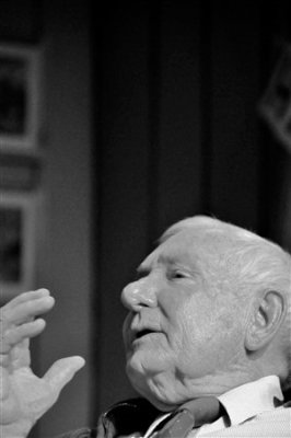 Roger 6047bw.jpg