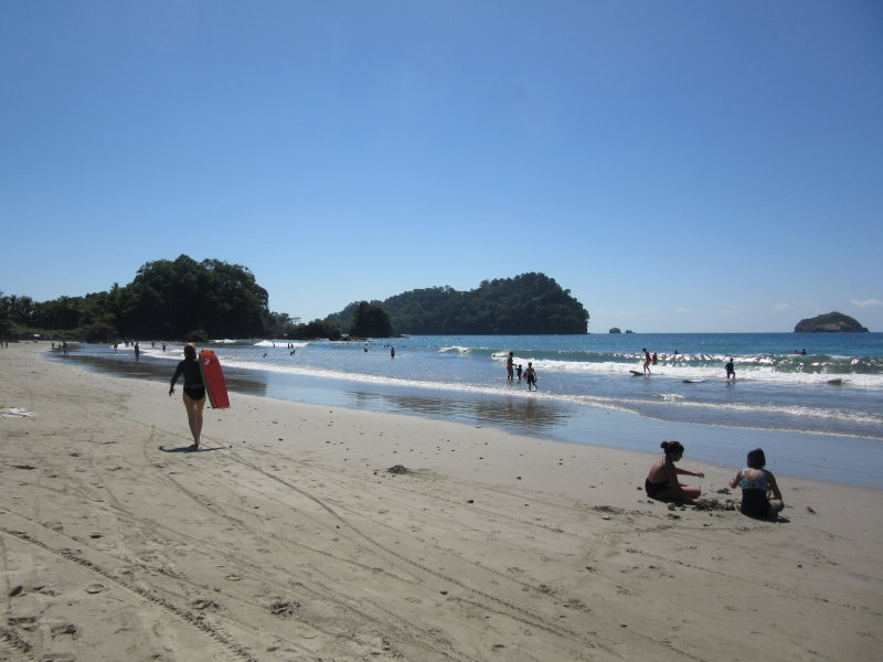 Playa Espadilla - surfs up