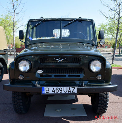 retro-parada-primaverii-2017-bucuresti_uaz.jpg