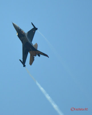 Soloturk-F-16-Fighting-Falcon-bucharest-airshow-bias2017.jpg