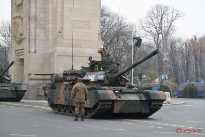 tanc-tr-85-repetitii-parada-militara-1-decembrie.JPG