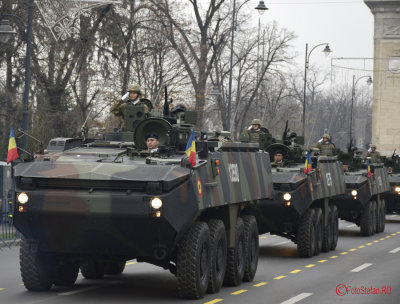 repetitii-parada-1-decembrie-arcul-triumf-bucuresti-Piranha-III.JPG