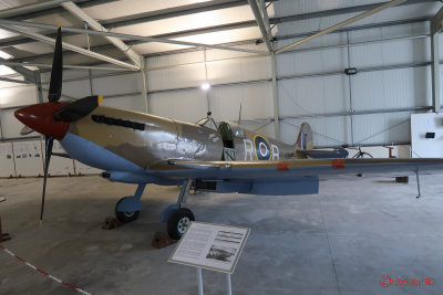 muzeul-aviatiei-malta- Spitfire-IX.JPG