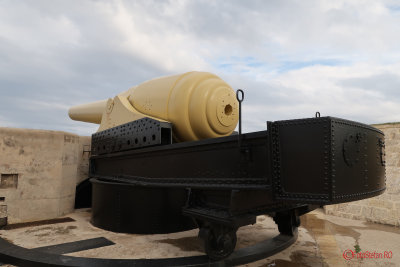 Fort-Rinella-canon-Malta.JPG
