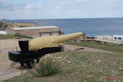 Fort-Rinella-canon-Malta_03.JPG