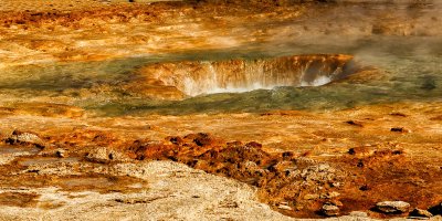 Geysir after eruption 2197.jpg