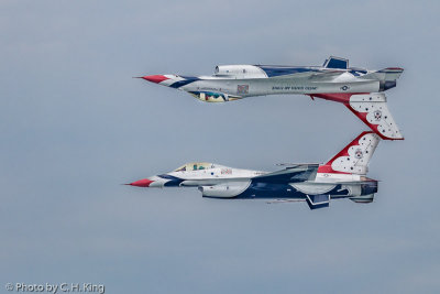 USAF Thunderbirds - Flying their Reflection Pattern