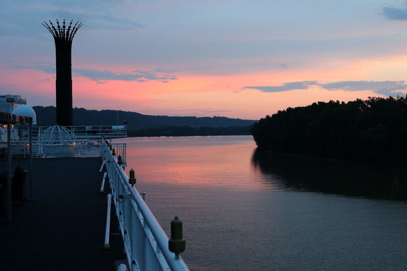 EE5A6420 American Queen at dawn.jpg