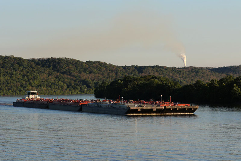 EE5A0134 The Kentucky headed upriver.jpg