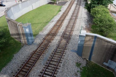 EE5A8162 Maysville floodwall and tracks.jpg