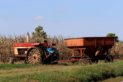EE5A4960 PA old tractor and trailer.jpg