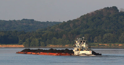 EE5A9802 The Janis R Brewer headed upriver.jpg