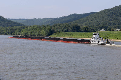 EE5A0574 The Yvonne Conway coal barge.jpg