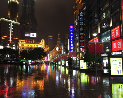 Another deserted night on Nanjing Road