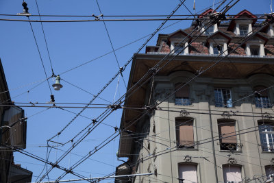 Web of overhead wires for trolley buses