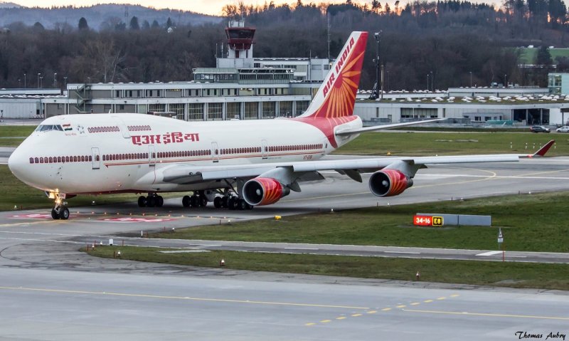 Boeing 747-437