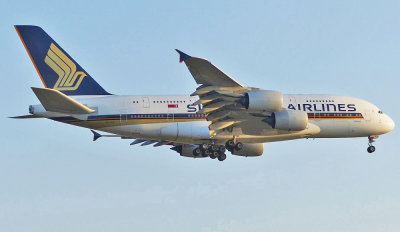  Airbus A380-841 