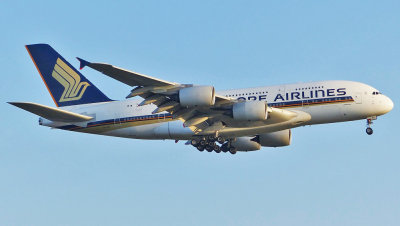  Airbus A380-841 