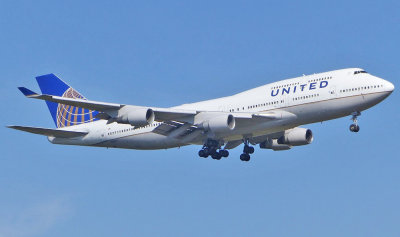 United Airlines N105UA