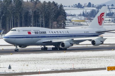 Boeing 747-4J6
