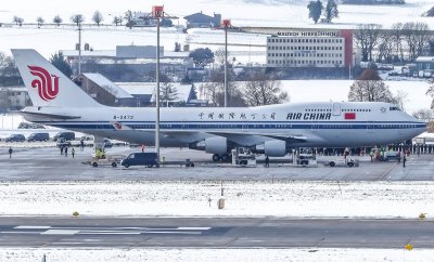 Boeing 747-4J6