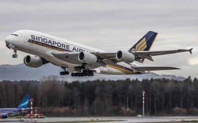  Airbus A380-841 