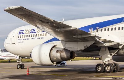 Boeing 767-352(ER) El Al Israel Airlines 4X-EAR 