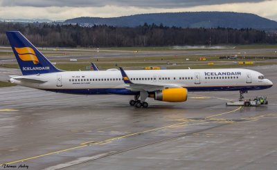 Icelandair Boeing 757