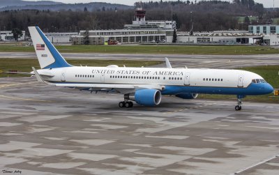 Boeing B757-200 Series-C32A (B757-2G4) USAF Government 98-0001