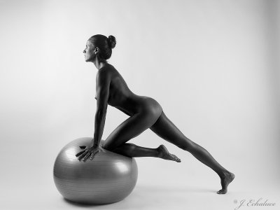 Pilates (Contiene desnudos/Contains nudity)