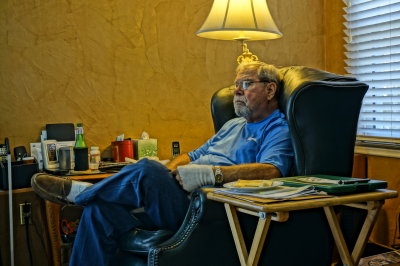 Papa Watches Golf