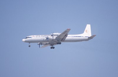 Il-18_approach Dxb.jpg