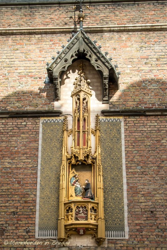 Naaldenstraat 19- Hof Bladelin - Zittende Maria met Kind