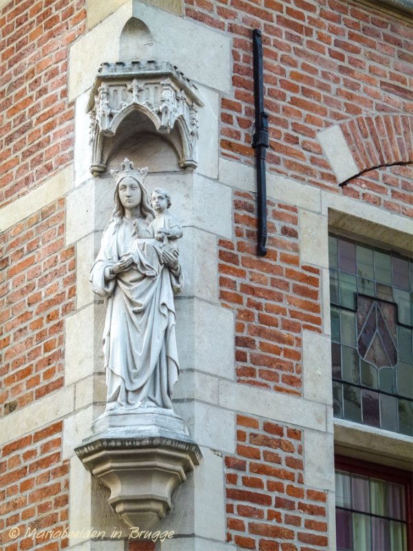 Korte Riddersstraat X Engelsestraat -  Staande Maria met Kind Koningin