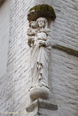 Korte Ridderstraat X Sint-Maartensplein - staande Maria met Kind