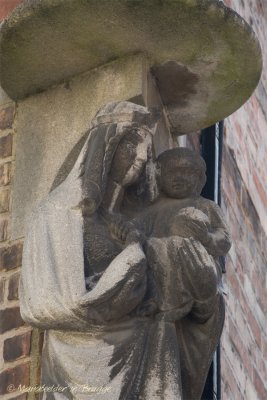 Mariastraat X Sint-Salvatorskoorstraat - staande Maria met Kind