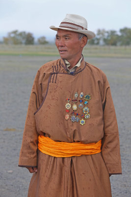 Man in traditional dress mongol v tradicionalnem oblačilu_IMG_1778-111.jpg