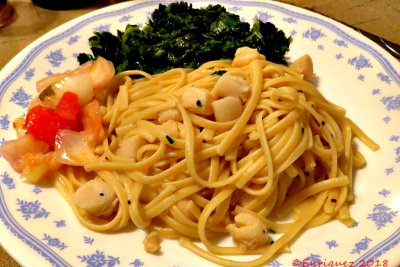 Linguine with scallops and spinach.