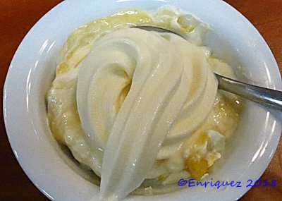 Banana pudding with vanilla icecream