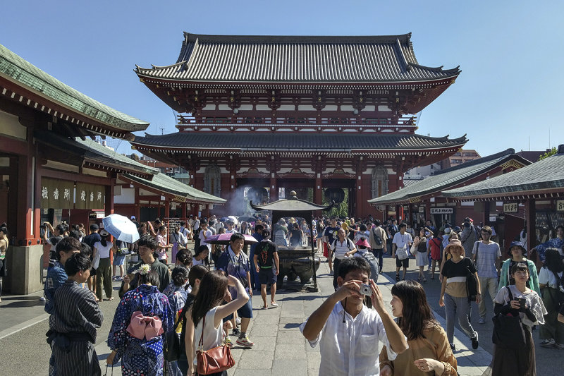 Kaminarimon (Thunder Gate) at Sensō-ji temple, Tokyo