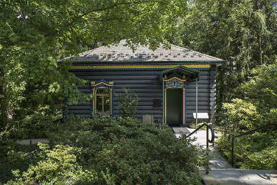 Another view of the dacha