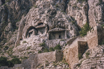 Pontic tombs