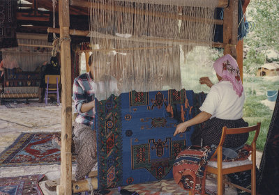 Weaving kilims in Greme